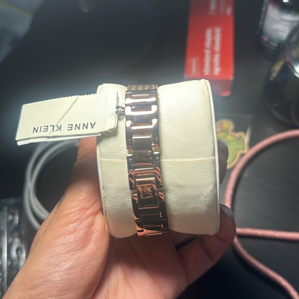 Watch - Picture 3 of 3